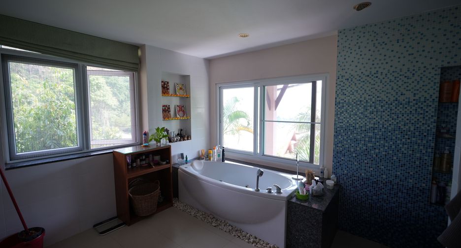 For sale 7 bedrooms villa in Kathu, Phuket