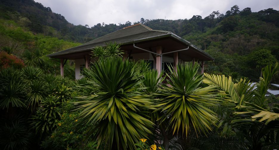 For sale 7 bedrooms villa in Kathu, Phuket