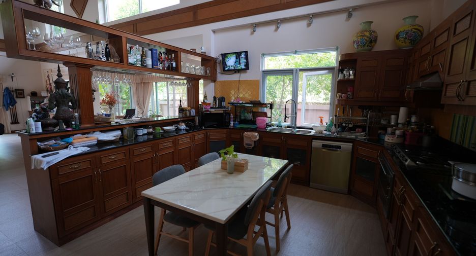 For sale 7 bedrooms villa in Kathu, Phuket