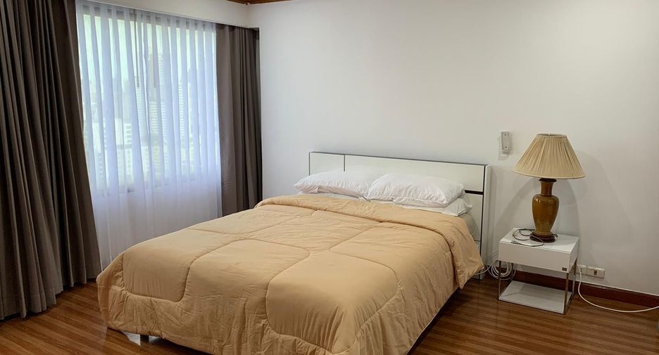 For rent 3 bedrooms condo in Watthana, Bangkok