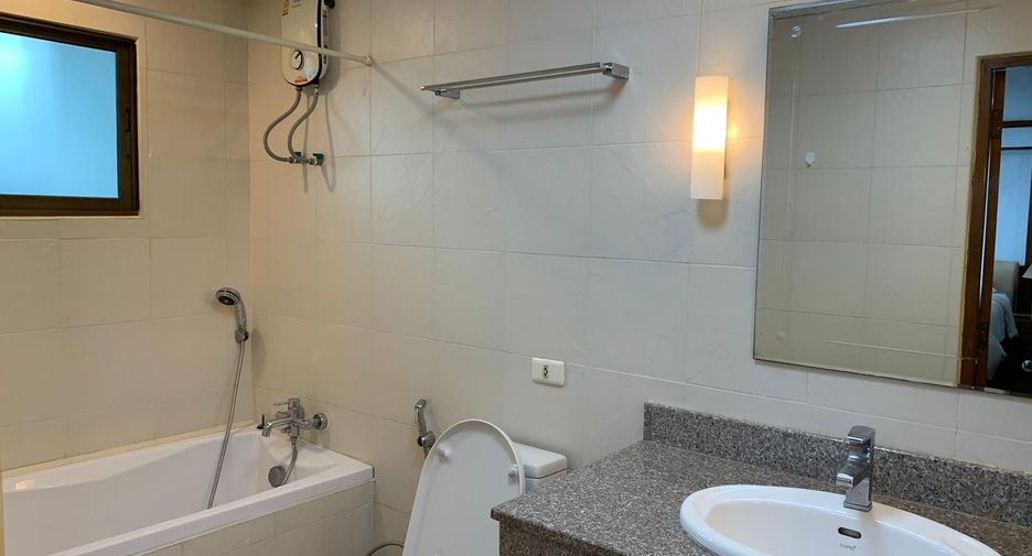 For rent 3 bedrooms condo in Watthana, Bangkok