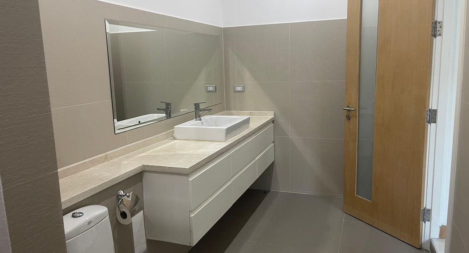 Casa en alquiler de 3 habitaciones en Bang Lamung, Chonburi