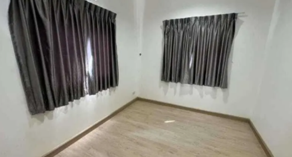 For sale 4 bedrooms house in Mueang Samut Prakan, Samut Prakan
