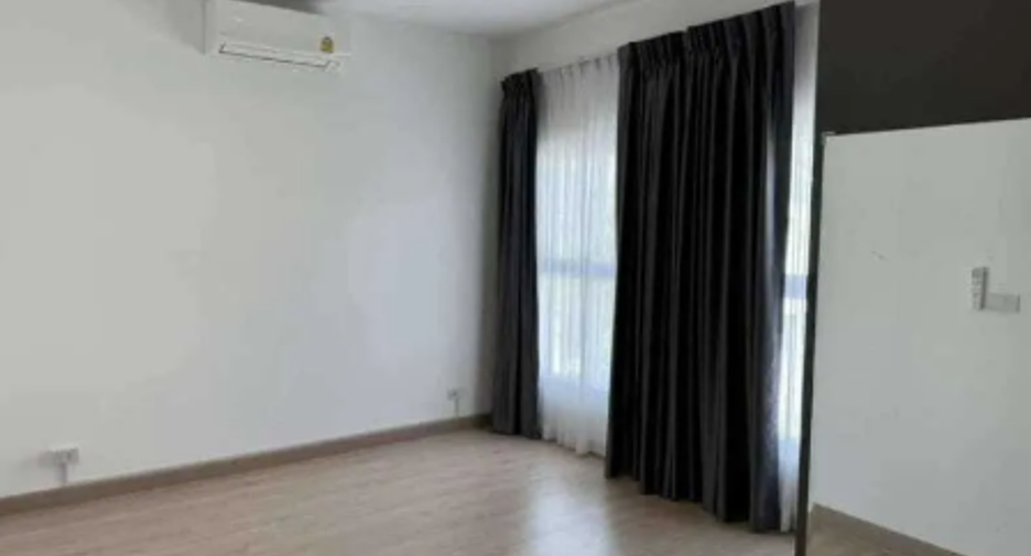 For sale 4 bedrooms house in Mueang Samut Prakan, Samut Prakan