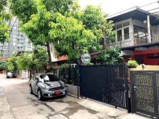 出租 3 卧室 联排别墅 在 Watthana, 曼谷