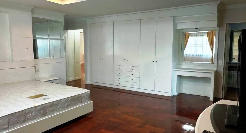 For rent 3 bedrooms condo in Watthana, Bangkok