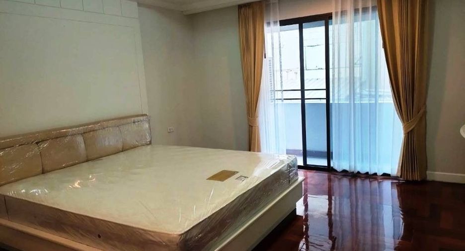 For rent 3 bedrooms condo in Watthana, Bangkok