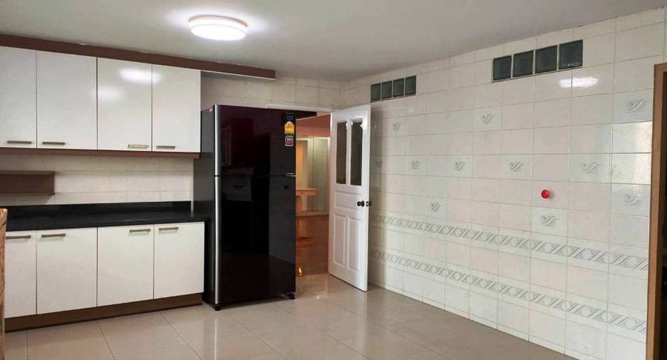 For rent 3 bedrooms condo in Watthana, Bangkok