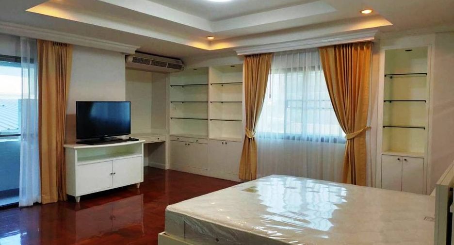 For rent 3 bedrooms condo in Watthana, Bangkok