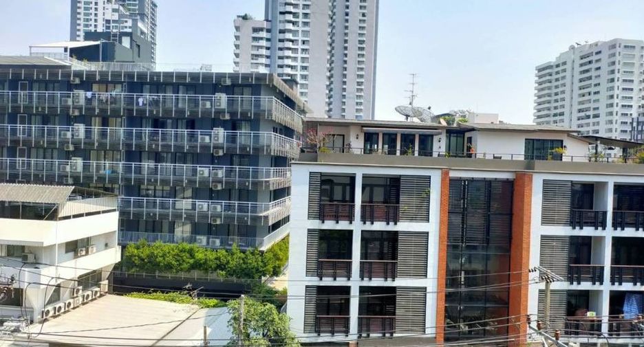 For rent 3 bedrooms condo in Watthana, Bangkok