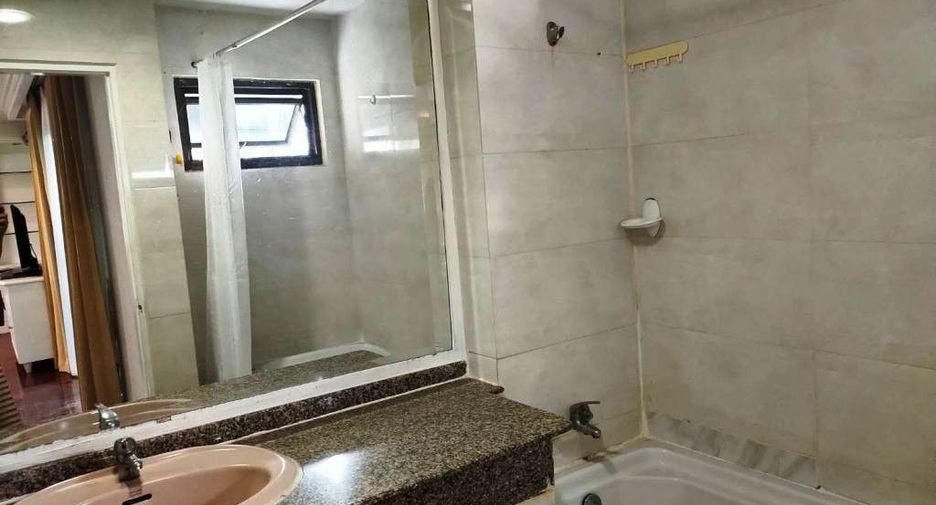 For rent 3 bedrooms condo in Watthana, Bangkok
