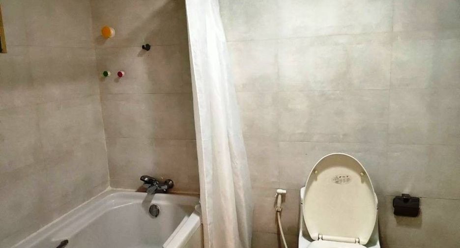 For rent 3 bedrooms condo in Watthana, Bangkok
