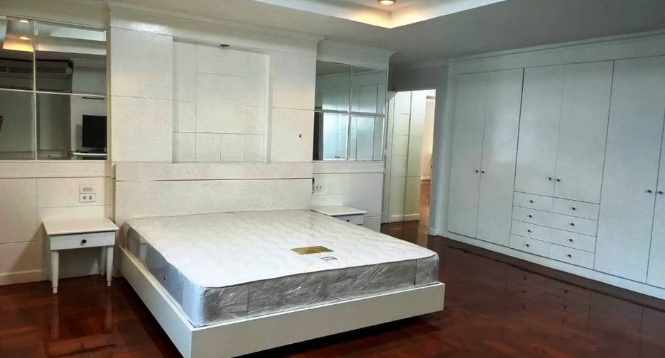 For rent 3 bedrooms condo in Watthana, Bangkok