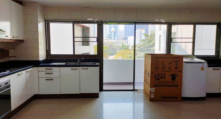 For rent 3 bedrooms condo in Watthana, Bangkok