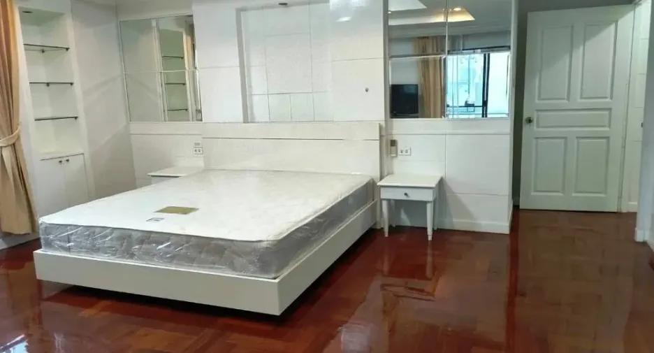 For rent 3 bedrooms condo in Watthana, Bangkok