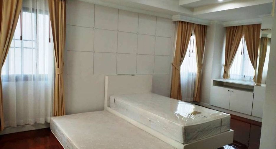For rent 3 bedrooms condo in Watthana, Bangkok