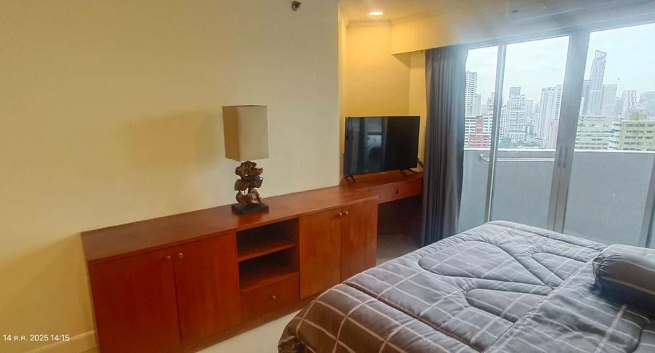 For sale and for rent 2 bedrooms condo in Watthana, Bangkok