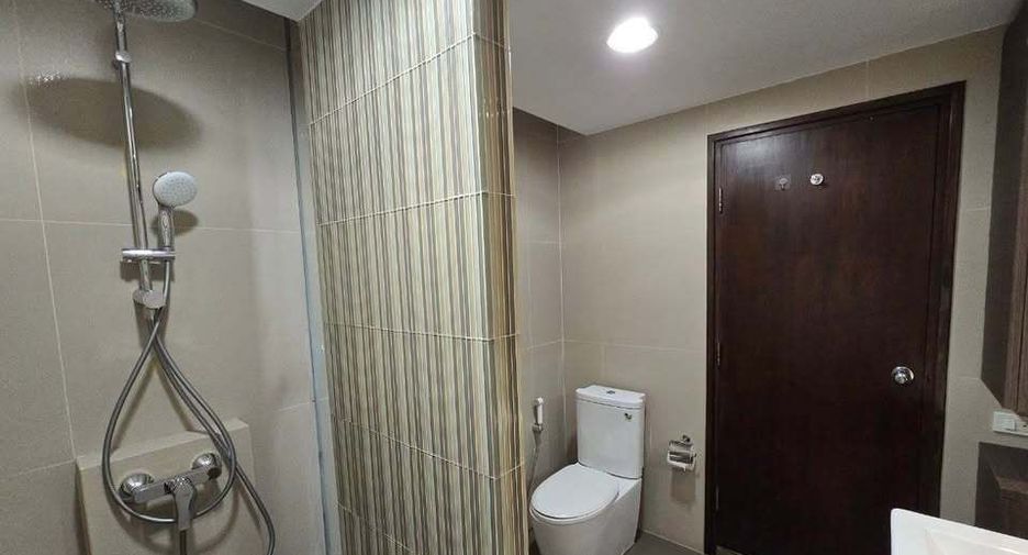 For rent 2 bedrooms condo in Sathon, Bangkok