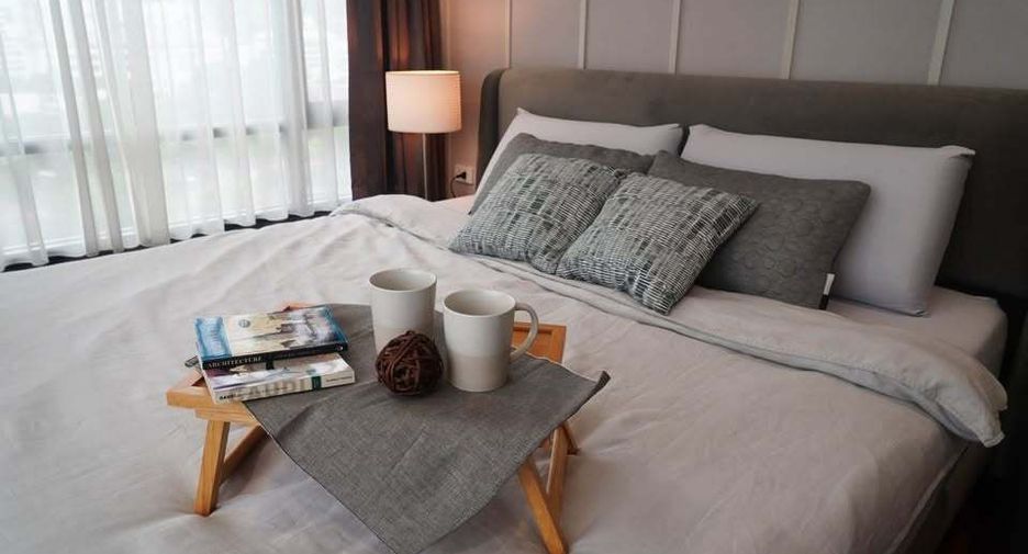 For rent 2 bedrooms condo in Sathon, Bangkok