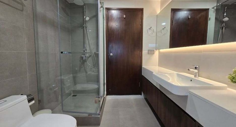 For rent 2 bedrooms condo in Sathon, Bangkok