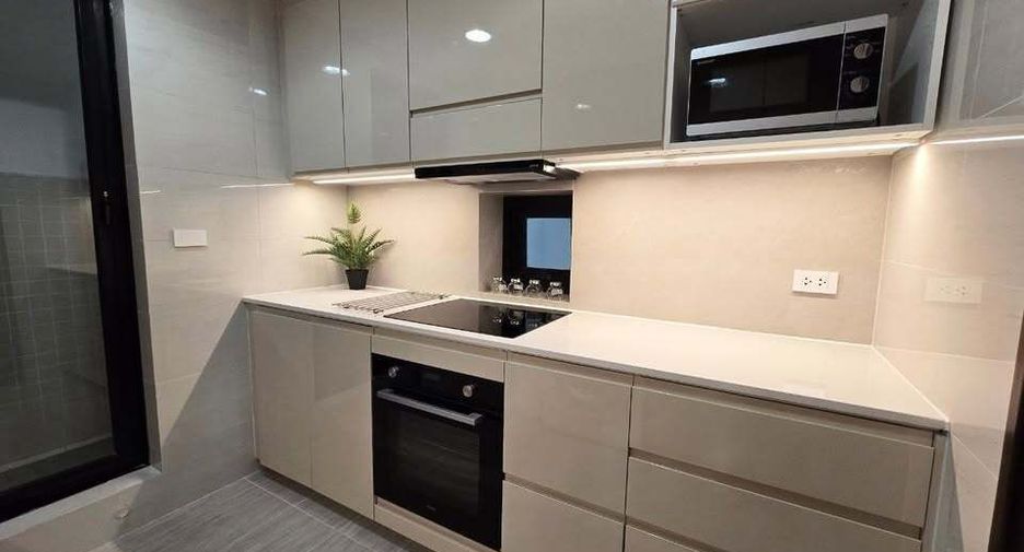 For rent 2 bedrooms condo in Sathon, Bangkok