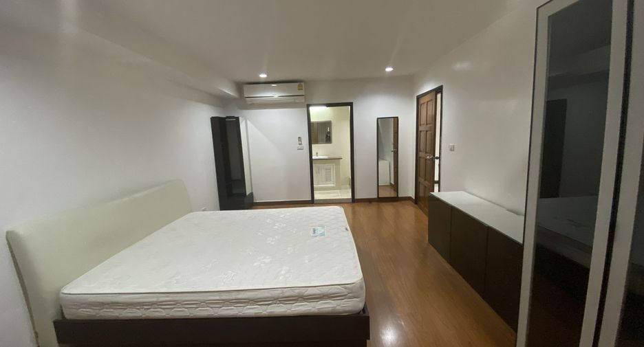 For rent 3 bedrooms condo in Watthana, Bangkok