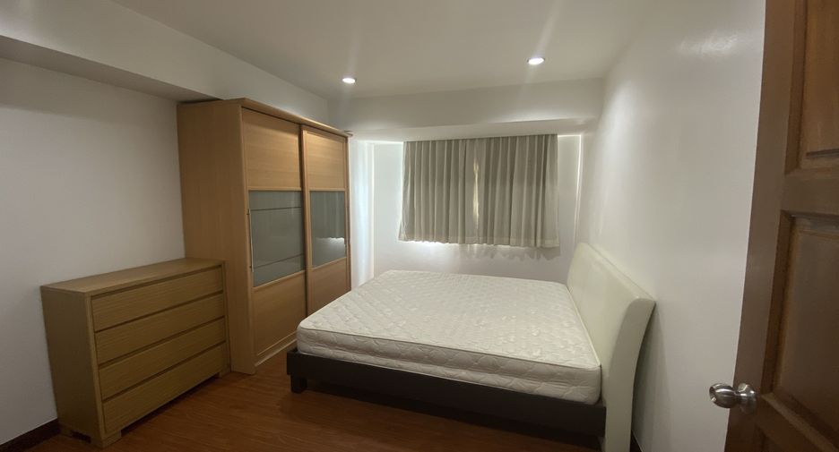 For rent 3 bedrooms condo in Watthana, Bangkok