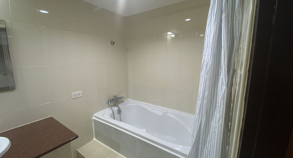 For rent 3 bedrooms condo in Watthana, Bangkok