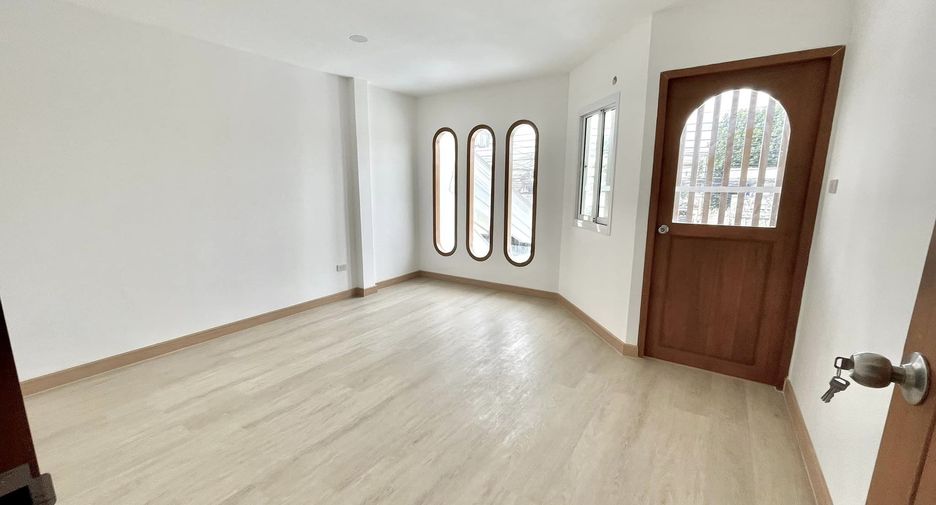Reihenhaus zum Kauf mit 2 Zimmer in Khan Na Yao, Bangkok