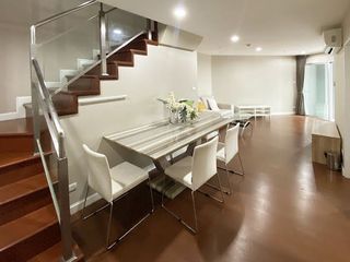 出租 3 卧室 公寓 在 Huai Khwang, 曼谷