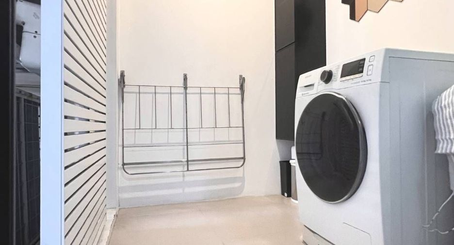 For sale 2 ベッドルーム condo in Phra Khanong, Bangkok