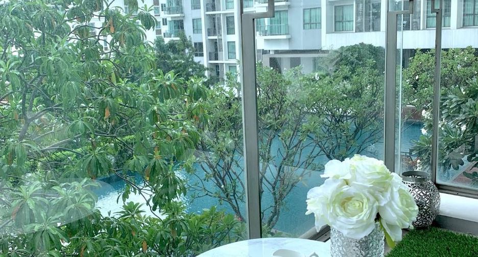For sale 2 ベッドルーム condo in Phra Khanong, Bangkok