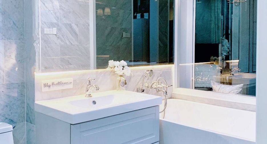 For sale 2 ベッドルーム condo in Phra Khanong, Bangkok