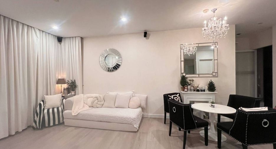 For sale 2 ベッドルーム condo in Phra Khanong, Bangkok