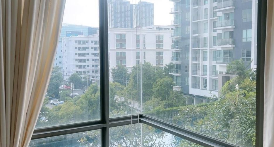 For sale 2 ベッドルーム condo in Phra Khanong, Bangkok