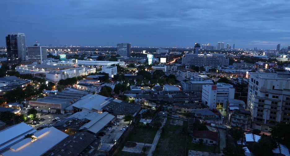 For sale 1 bed condo in Khlong Toei, Bangkok