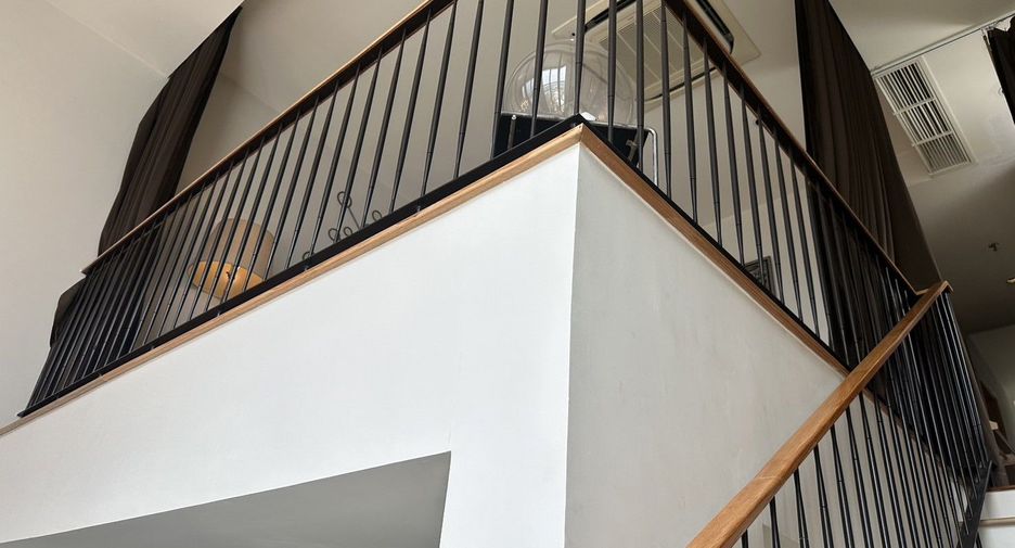 For sale 1 bed condo in Khlong Toei, Bangkok