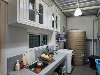 À vendre 3 chambres maison de ville à Si Racha, Chonburi