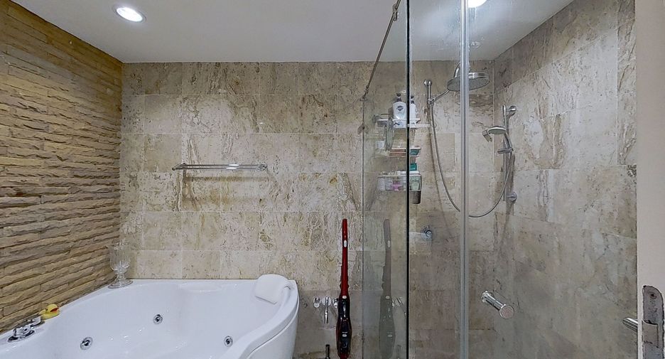 For sale 2 bedrooms apartment in Mueang Phuket, Phuket