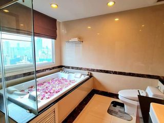 For rent 4 ベッドルーム condo in Watthana, Bangkok