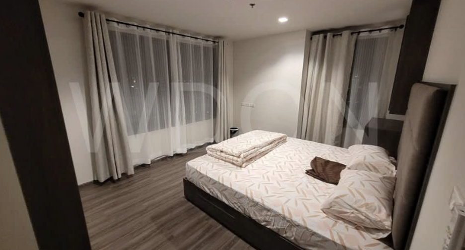 For rent 2 bedrooms condo in Khlong San, Bangkok