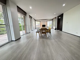 Haus zur Miete mit 4 Zimmer in Huai Khwang, Bangkok