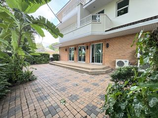 Casa en alquiler de 4 habitaciones en Huai Khwang, Bangkok