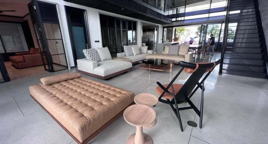 For rent 3 bedrooms condo in Yan Nawa, Bangkok