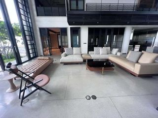 À louer 3 chambres condo à Yan Nawa, Bangkok