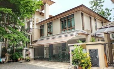For rent 4 bedrooms house in Watthana, Bangkok