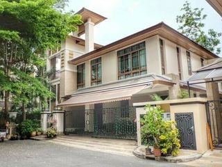 Haus zur Miete mit 4 Zimmer in Watthana, Bangkok
