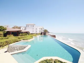 Villa en venta de 2 habitaciones en Cha Am, Phetchaburi