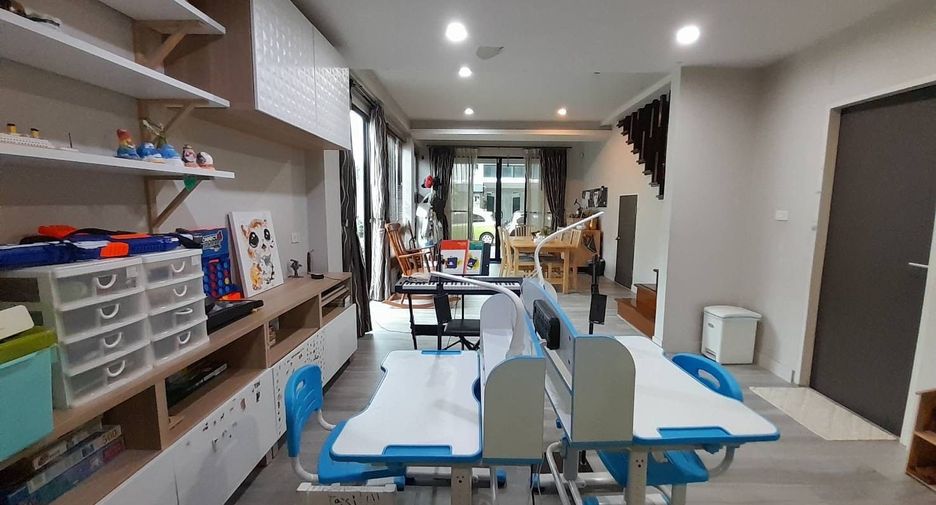 For sale and for rent 3 bedrooms townhouse in Khlong Toei, Bangkok