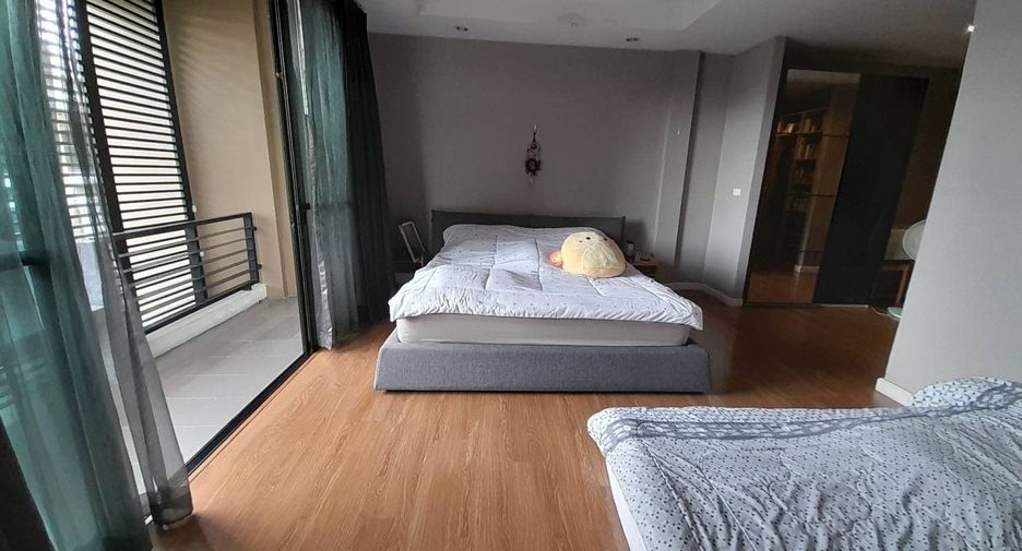 For sale and for rent 3 bedrooms townhouse in Khlong Toei, Bangkok
